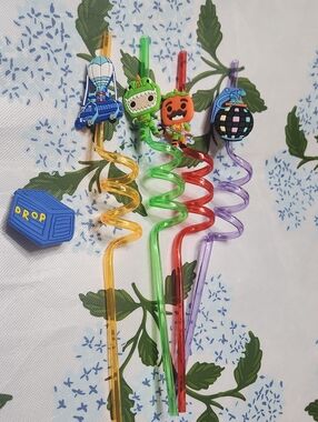 4 Colorful Reusable FORTNITE themed Swirl Plastic Straws